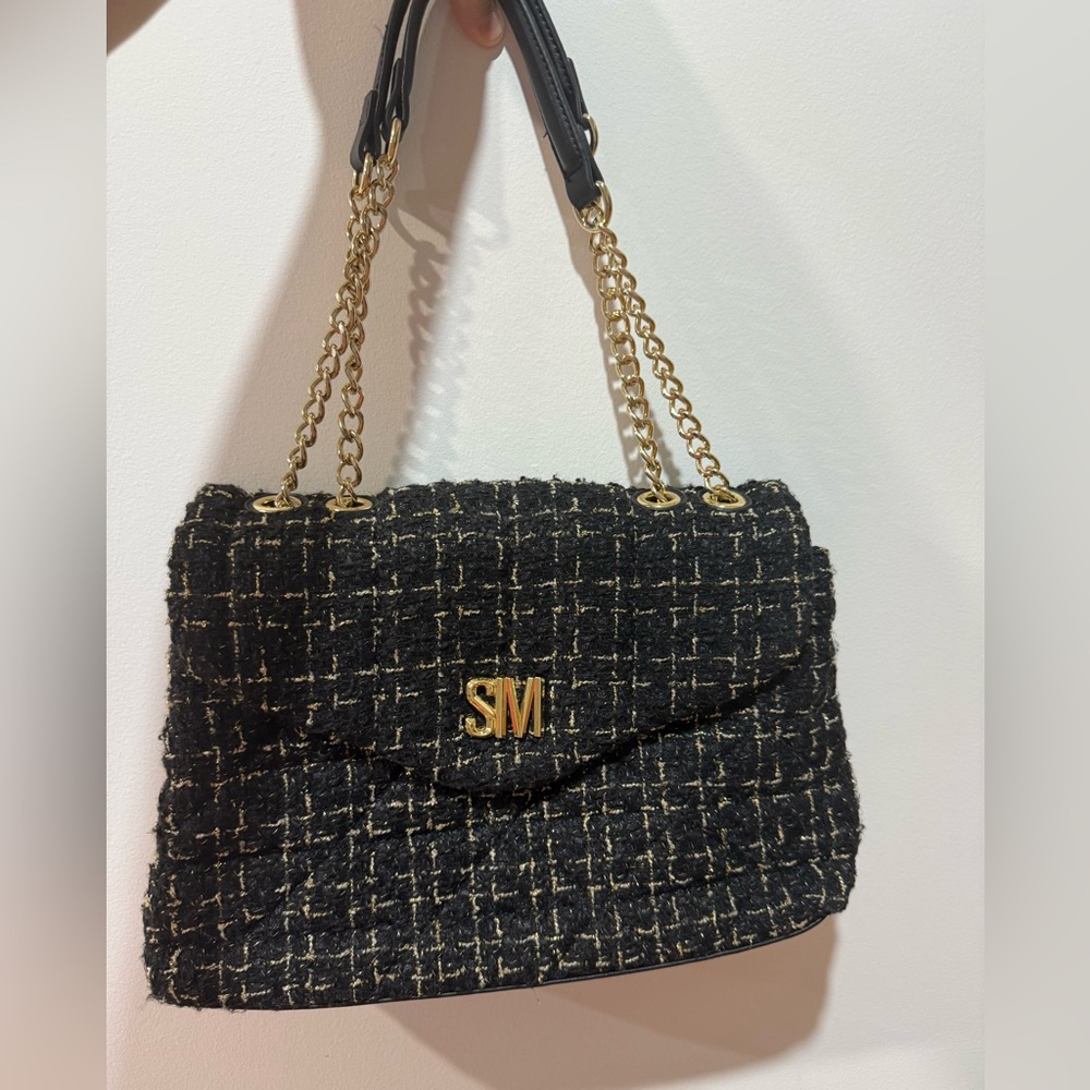 Elegant Black and Gold Quilted Shoulder Bag